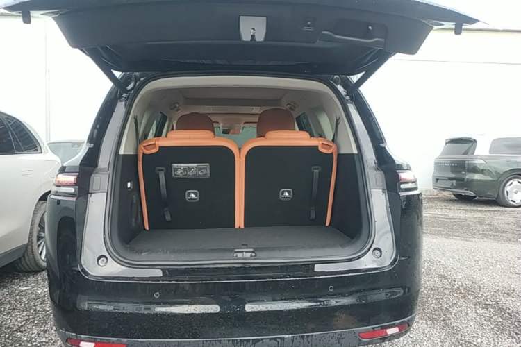 Used Leapmotor C16 2026 Extended-Range 280 LiDAR Zhizun Edition 6 Seats Trunk