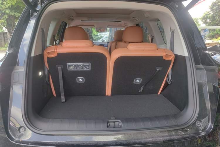 Used Leapmotor C16 2026 Extended-Range 280 LiDAR Zhizun Edition 6 Seats Trunk