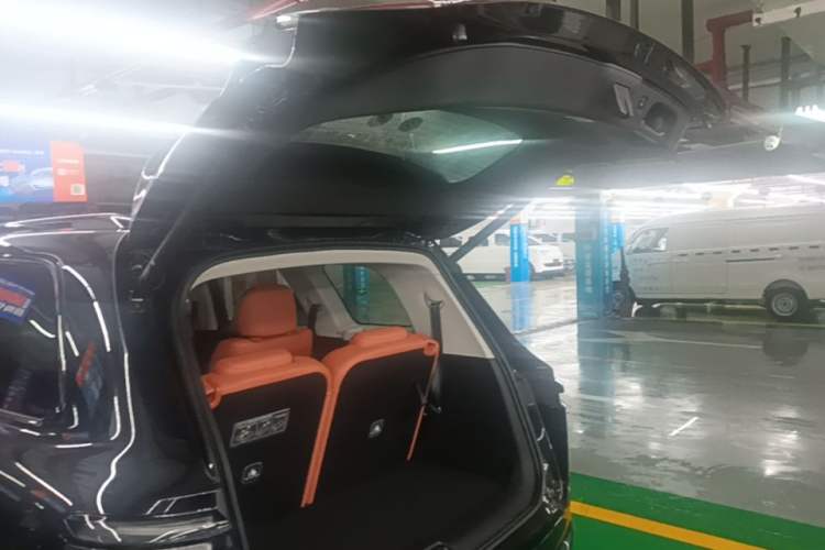 Used Leapmotor C16 2026 Extended-Range 280 LiDAR Zhizun Edition 6 Seats Trunk