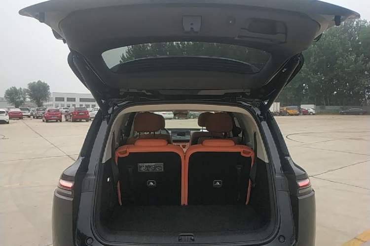 Used Leapmotor C16 2026 Extended-Range 280 LiDAR Zhizun Edition 6 Seats Trunk