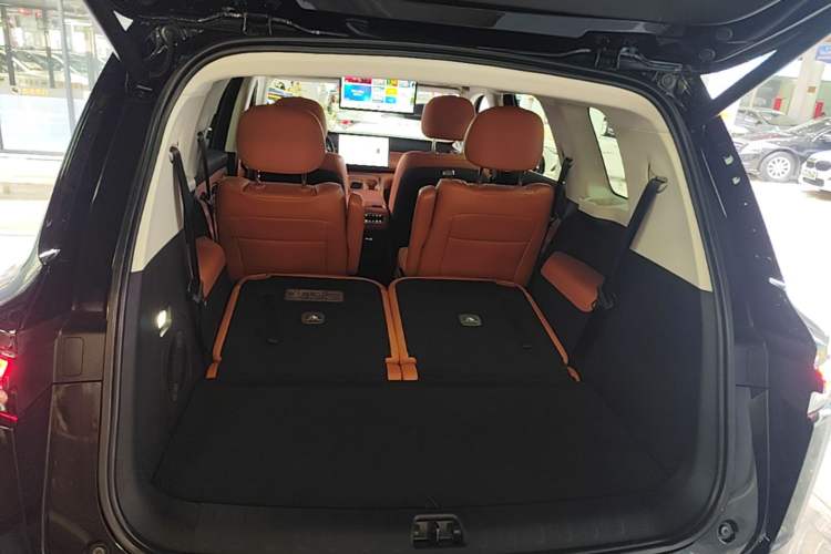 Used Leapmotor C16 2026 Extended-Range 280 LiDAR Zhizun Edition 6 Seats Trunk