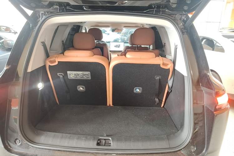 Used Leapmotor C16 2026 Extended-Range 280 LiDAR Zhizun Edition 6 Seats Trunk