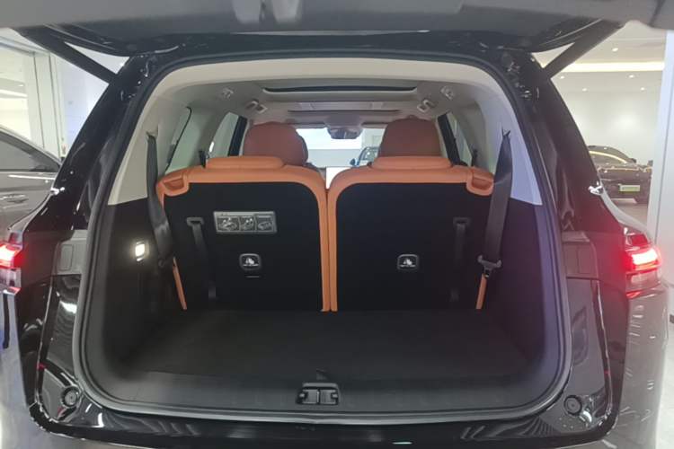 Used Leapmotor C16 2026 Extended-Range 280 LiDAR Zhizun Edition 6 Seats Trunk