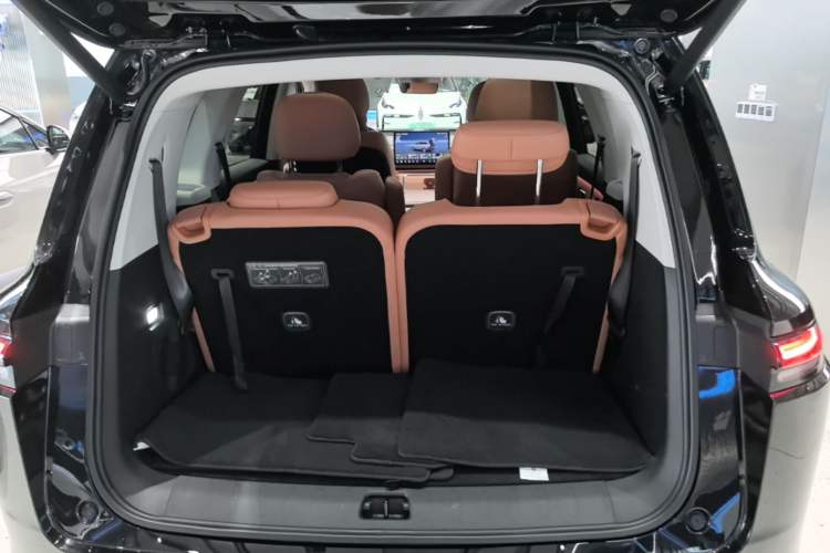 Used Leapmotor C16 2026 Extended-Range 280 LiDAR Zhizun Edition 6 Seats Trunk