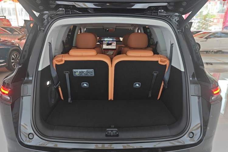 Used Leapmotor C16 2026 All-Electric 630 LiDAR Zhizun Edition 6 Seats Trunk