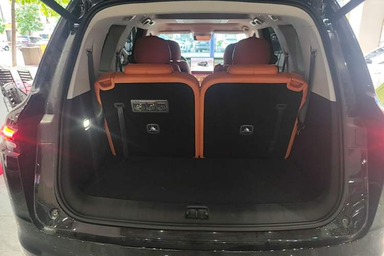 Used Leapmotor C16 2026 Extended-Range 280 LiDAR Zhizun Edition 6 Seats Trunk