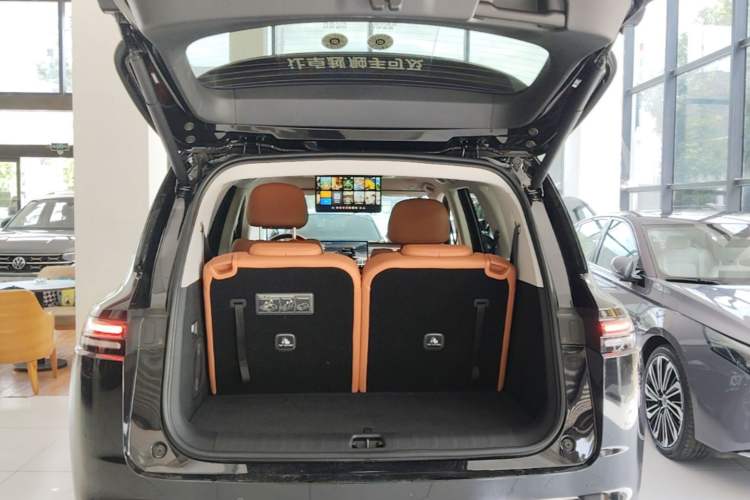 Used Leapmotor C16 2026 Extended-Range 280 LiDAR Zhizun Edition 6 Seats Trunk