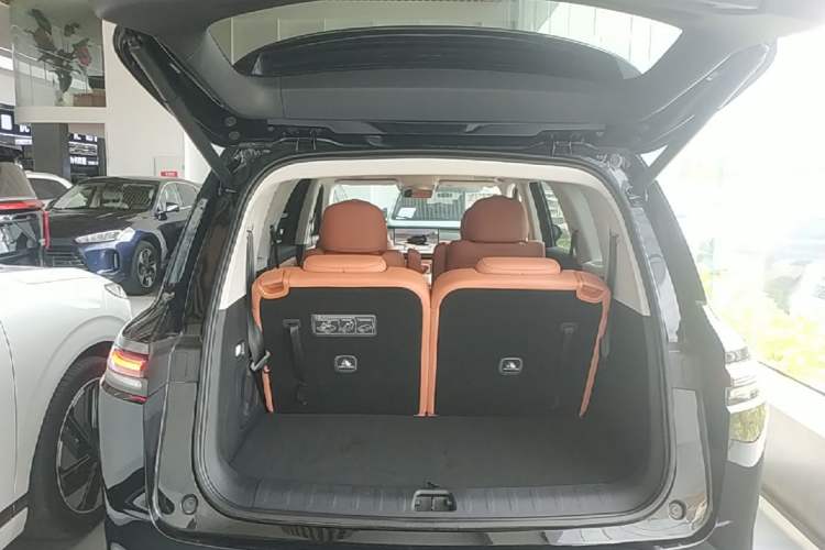 Used Leapmotor C16 2026 All-Electric 630 LiDAR Zhizun Edition 6 Seats Trunk