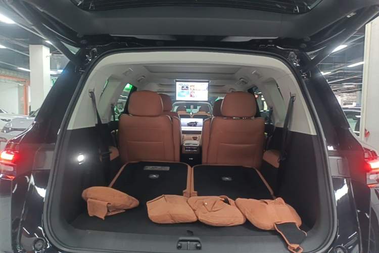Used Leapmotor C16 2026 Extended-Range 280 LiDAR Zhizun Edition 6 Seats Trunk