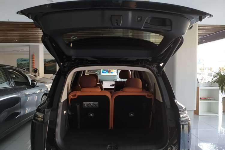 Used Leapmotor C16 2026 Extended-Range 280 LiDAR Zhizun Edition 6 Seats Trunk