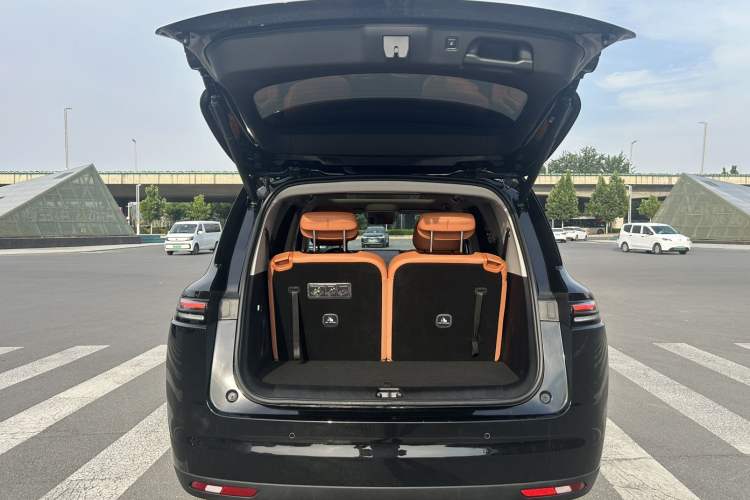 Used Leapmotor C16 2026 Extended-Range 280 LiDAR Zhizun Edition 6 Seats Trunk