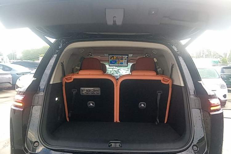 Used Leapmotor C16 2026 Extended-Range 280 LiDAR Zhizun Edition 6 Seats Trunk