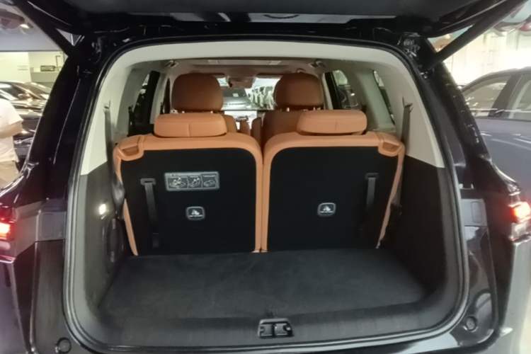 Used Leapmotor C16 2026 Extended-Range 280 LiDAR Zhizun Edition 6 Seats Trunk