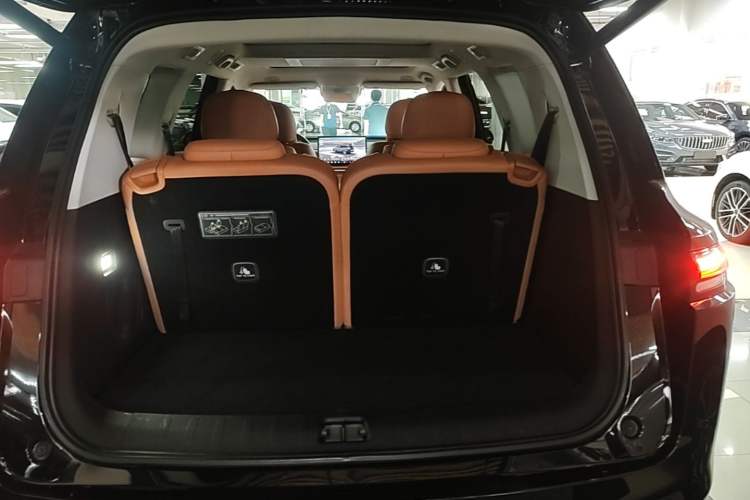 Used Leapmotor C16 2026 Extended-Range 280 LiDAR Zhizun Edition 6 Seats Trunk