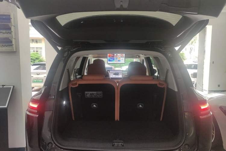Used Leapmotor C16 2026 Extended-Range 280 LiDAR Zhizun Edition 6 Seats Trunk