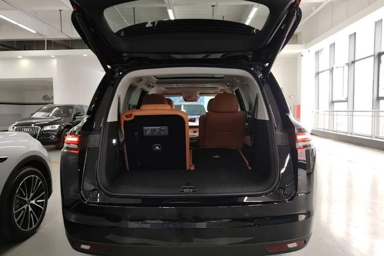 Used Leapmotor C16 2026 Extended-Range 280 LiDAR Zhizun Edition 6 Seats Trunk