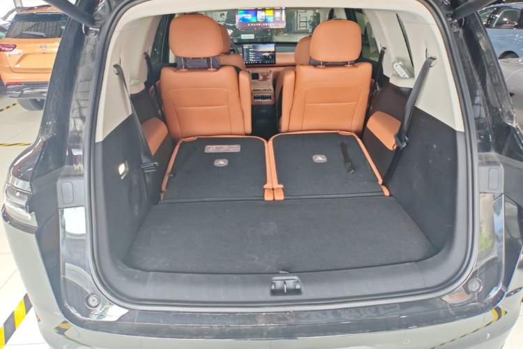 Used Leapmotor C16 2026 Extended-Range 280 LiDAR Zhizun Edition 6 Seats Trunk