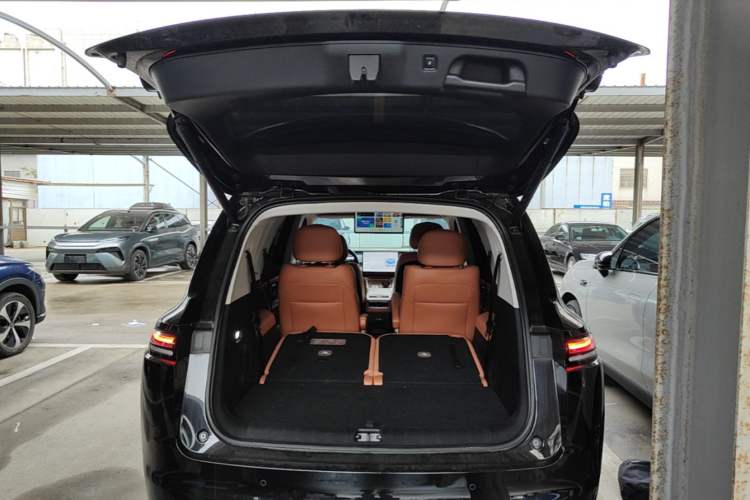 Used Leapmotor C16 2026 Extended-Range 280 LiDAR Zhizun Edition 6 Seats Trunk