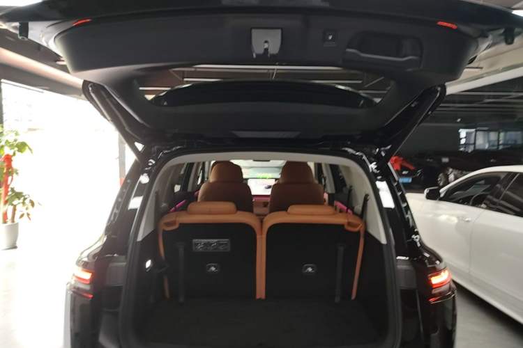 Used Leapmotor C16 2026 Extended-Range 280 LiDAR Zhizun Edition 6 Seats Trunk