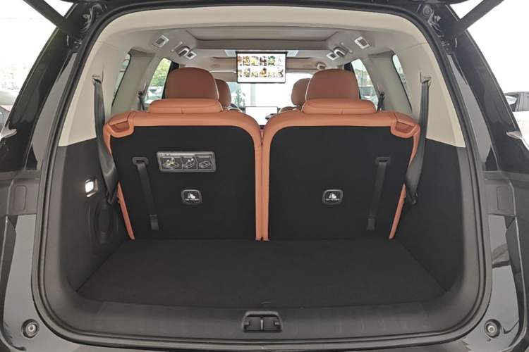Used Leapmotor C16 2026 Extended-Range 280 LiDAR Zhizun Edition 6 Seats Trunk