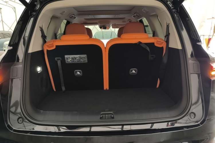 Used Leapmotor C16 2026 Extended-Range 280 LiDAR Zhizun Edition 6 Seats Trunk