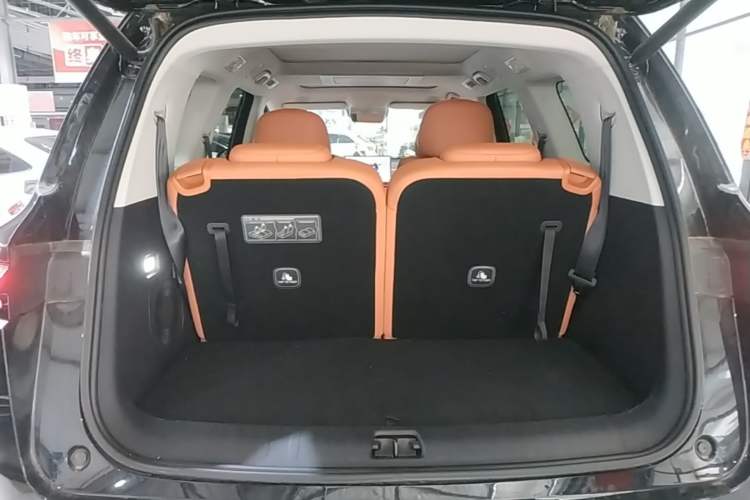 Used Leapmotor C16 2026 Extended-Range 280 LiDAR Zhizun Edition 6 Seats Trunk