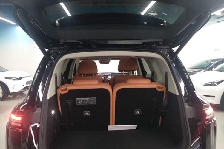 Used Leapmotor C16 2026 Extended-Range 280 LiDAR Zhizun Edition 6 Seats Trunk