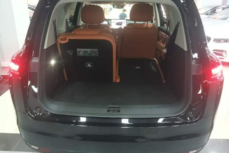 Used Leapmotor C16 2026 Extended-Range 280 LiDAR Zhizun Edition 6 Seats Trunk
