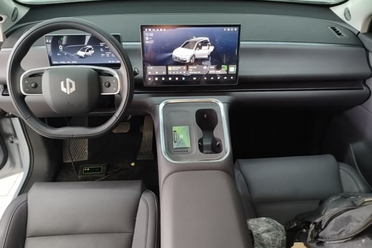 Used Leapmotor C16 2026 Extended-Range 280 LiDAR Zhizun Edition 6 Seats Center Console