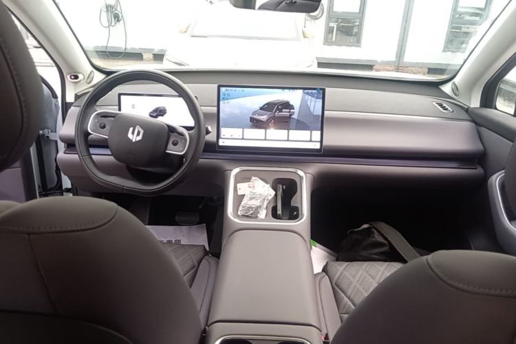 Used Leapmotor C16 2026 Pure Electric 630 LiDAR Zhizun Edition 5 Seats Center Console