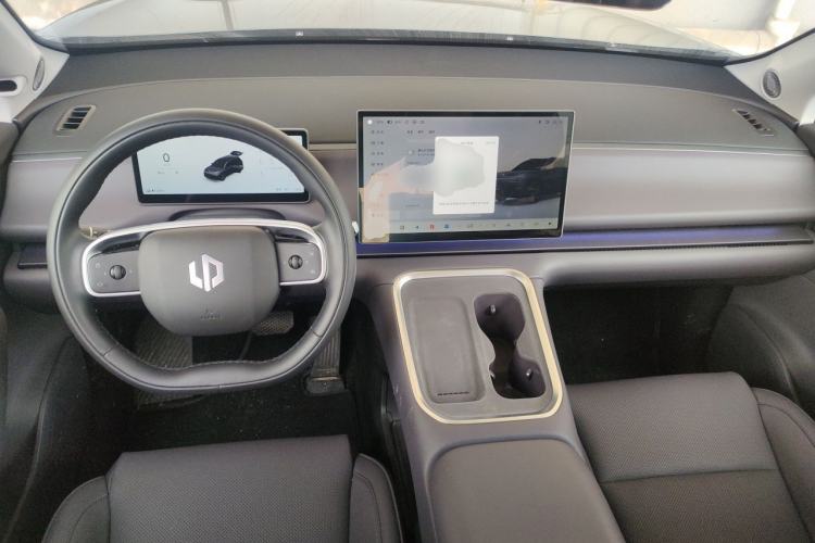 Used Leapmotor C16 2026 All-Electric 630 LiDAR Zhizun Edition 6 Seats Center Console