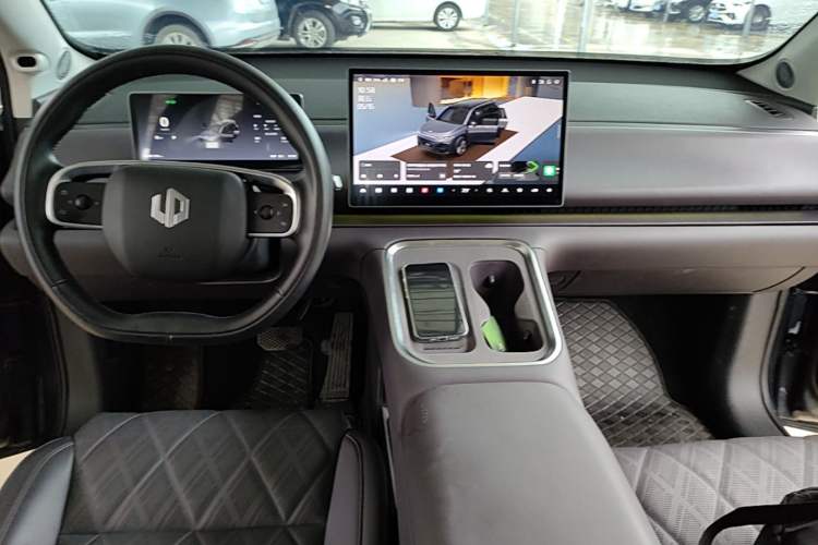 Used Leapmotor C16 2026 Pure Electric 630 LiDAR Zhizun Edition 5 Seats Center Console