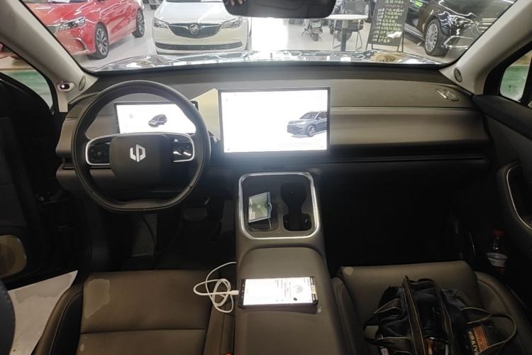 Used Leapmotor C16 2026 All-Electric 630 LiDAR Zhizun Edition 6 Seats Center Console