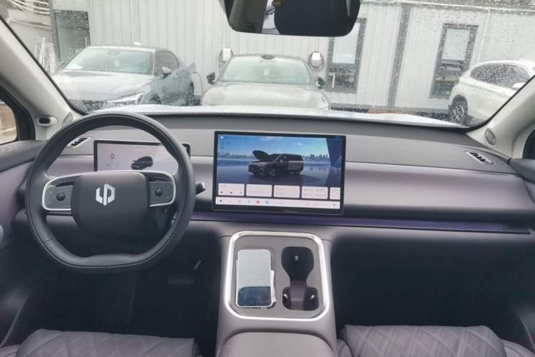 Used Leapmotor C16 2026 Pure Electric 630 LiDAR Zhizun Edition 5 Seats Center Console