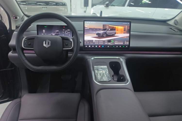 Used Leapmotor C16 2026 All-Electric 630 LiDAR Zhizun Edition 6 Seats Center Console