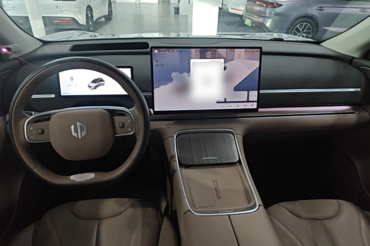 Used Leapmotor C16 2026 All-Electric 630 LiDAR Zhizun Edition 6 Seats Center Console