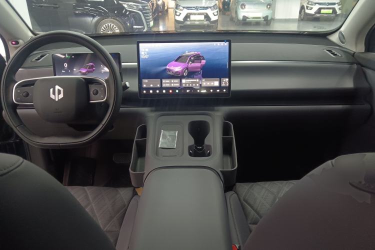Used Leapmotor C16 2026 Pure Electric 630 LiDAR Zhizun Edition 5 Seats Center Console
