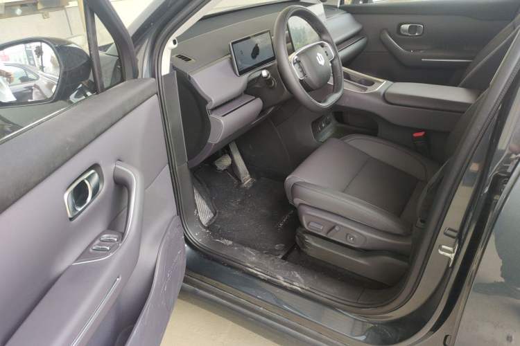 Used Leapmotor C16 2026 All-Electric 630 LiDAR Zhizun Edition 6 Seats Driver Seat