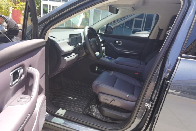 Used Leapmotor C16 2026 All-Electric 580 Prestige 6-Seater Driver Seat