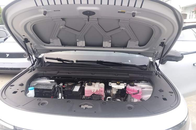 Used Leapmotor C16 2026 Pure Electric 630 LiDAR Zhizun Edition 5 Seats Engine Bay