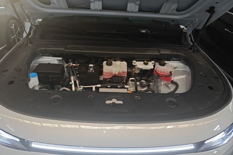 Used Leapmotor C16 2026 Pure Electric 630 LiDAR Zhizun Edition 5 Seats Engine Bay