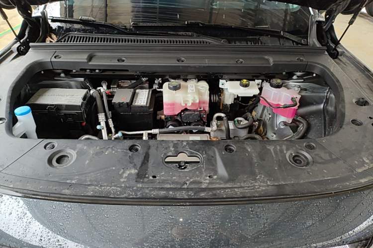 Used Leapmotor C16 2026 Pure Electric 630 LiDAR Zhizun Edition 5 Seats Engine Bay