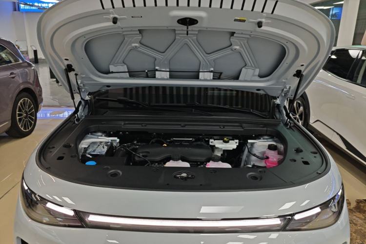 Used Leapmotor C16 2026 Extended-Range 280 LiDAR Zhizun Edition 6 Seats Engine Bay