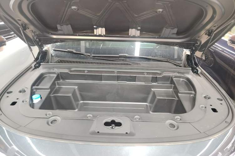 Used Leapmotor C16 2026 All-Electric 580 Prestige 6-Seater Engine Bay
