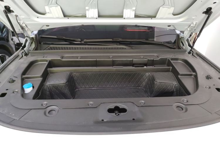 Used Leapmotor C16 2026 Pure Electric 630 LiDAR Zhizun Edition 5 Seats Engine Bay
