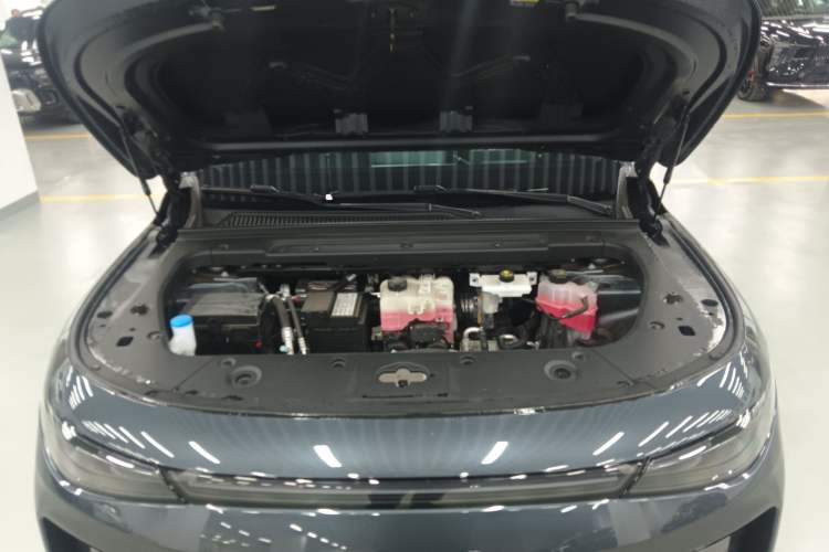 Used Leapmotor C16 2026 Pure Electric 630 LiDAR Zhizun Edition 5 Seats Engine Bay