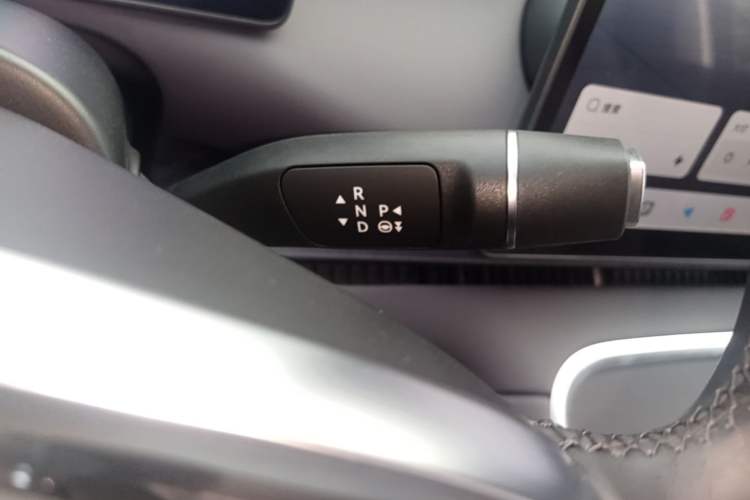 Used Leapmotor C16 2026 Pure Electric 630 LiDAR Zhizun Edition 5 Seats Gear Lever
