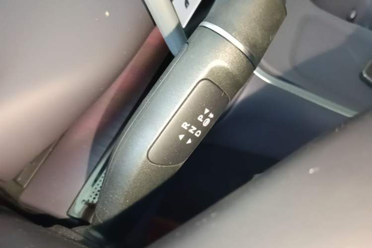 Used Leapmotor C16 2026 Extended-Range 280 LiDAR Zhizun Edition 6 Seats Gear Lever