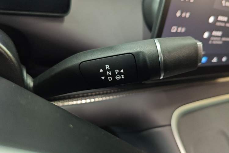 Used Leapmotor C16 2026 Extended-Range 280 LiDAR Zhizun Edition 6 Seats Gear Lever