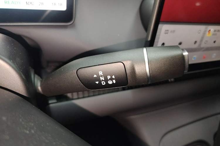 Used Leapmotor C16 2026 All-Electric 580 Prestige 6-Seater Gear Lever